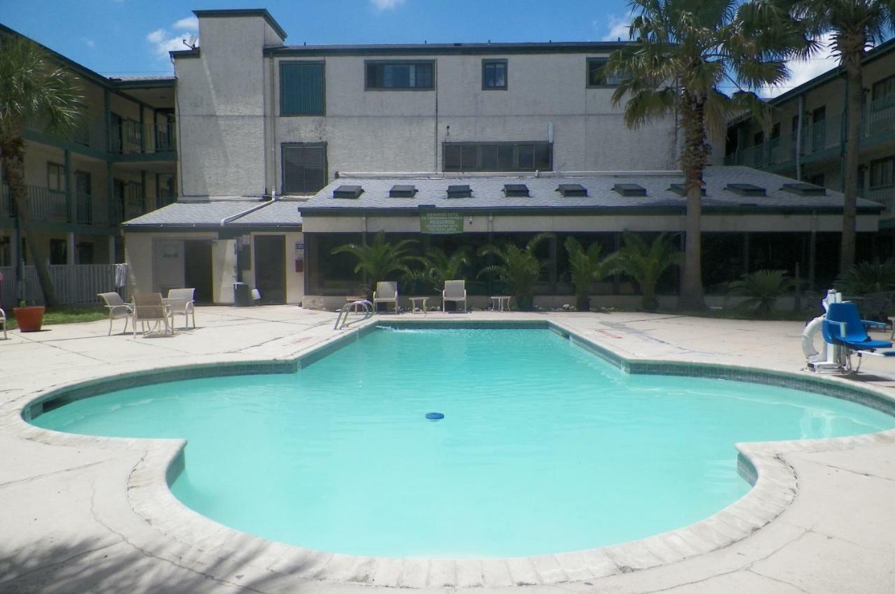 Amerihome Inn & Suites Houston Airport North Exterior foto